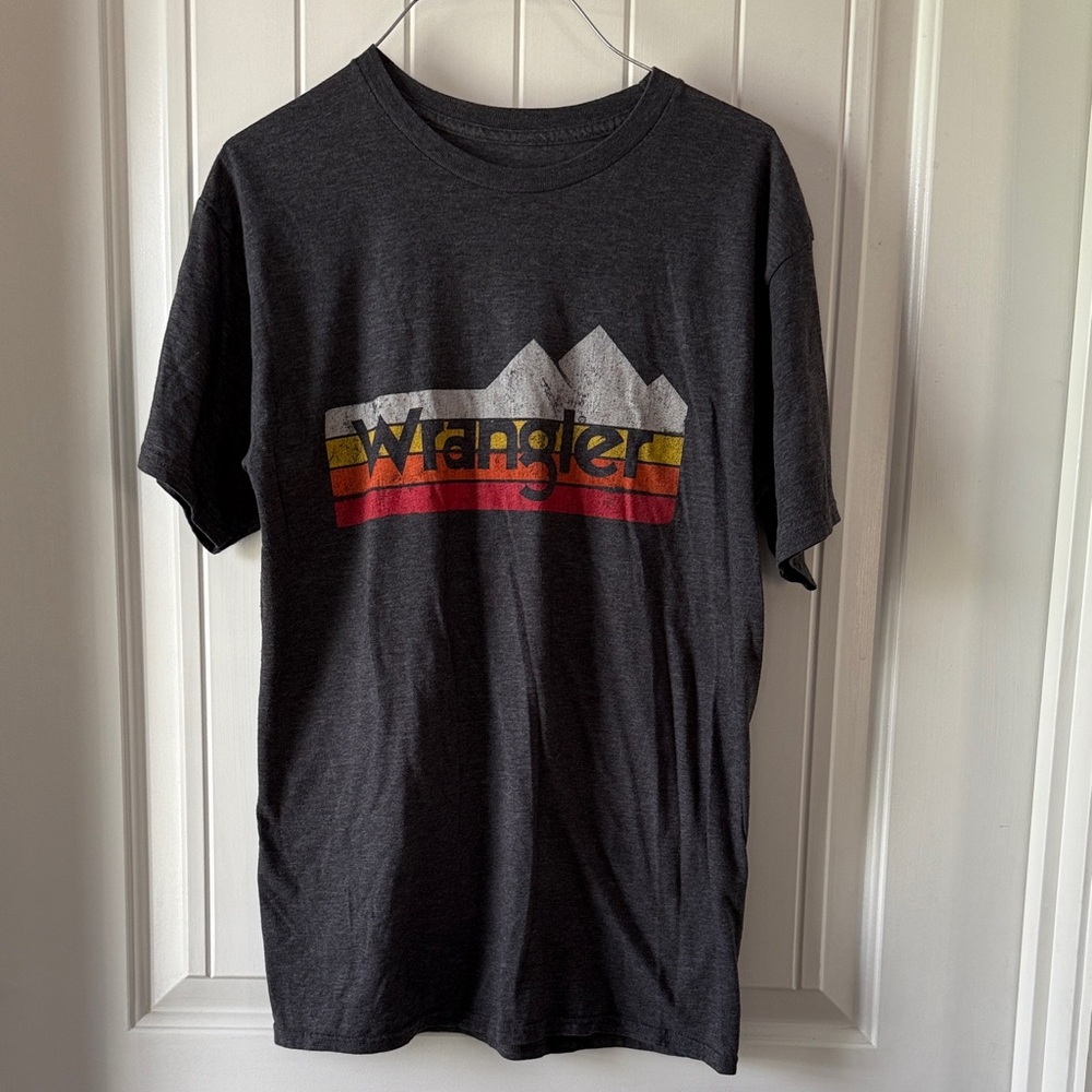Wrangler Men's Dark Gray Mountain Graphic Tee size medium